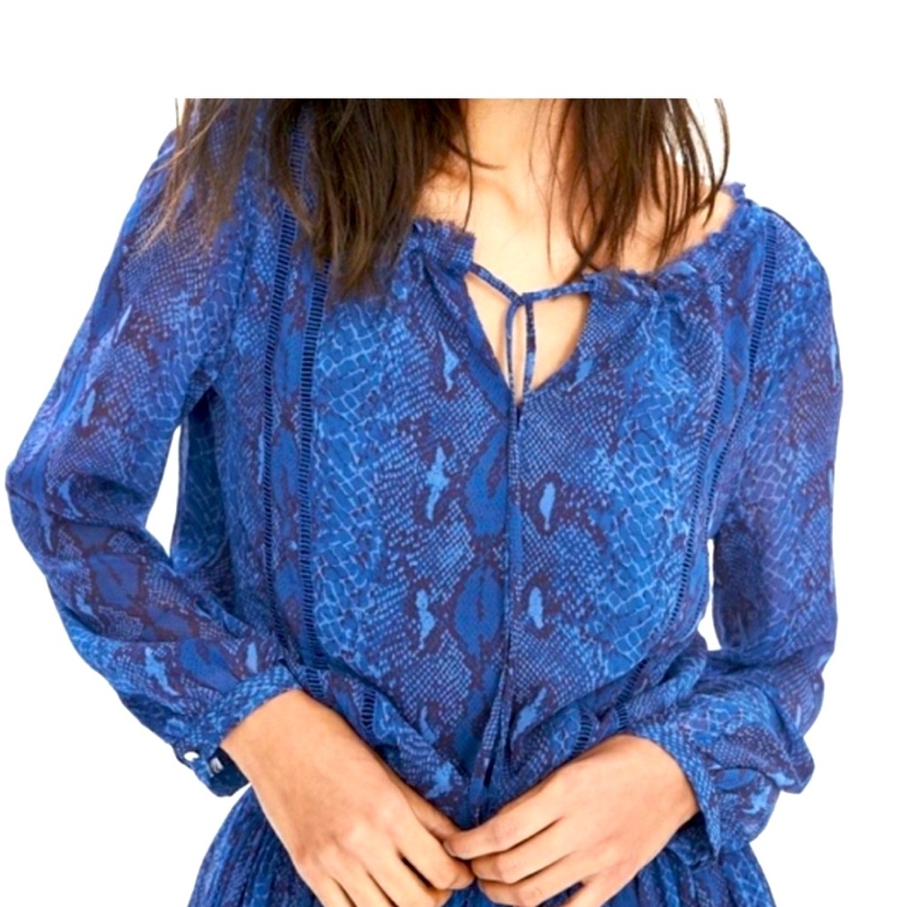 Banana Republic Deep Blue Snake Print Long Sleeve Dress
Womens Size large - Picture 2 of 5